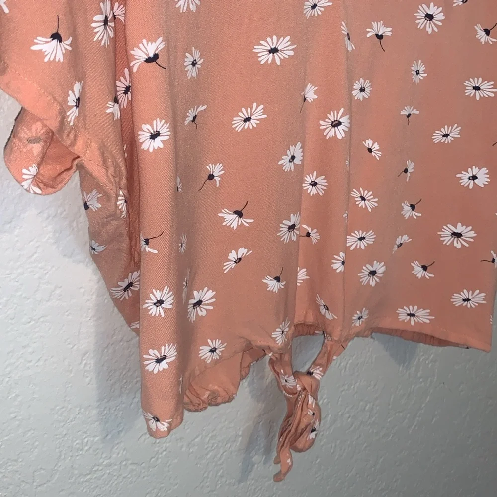 Sim & Sam Front Tie Peach Floral Short Sleeve Crop Top Size Medium